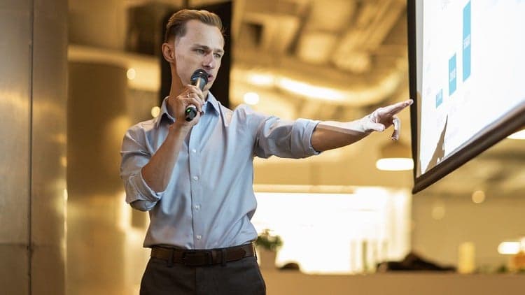 Omnichannel Sales & Service Management with AI & Chat Bots